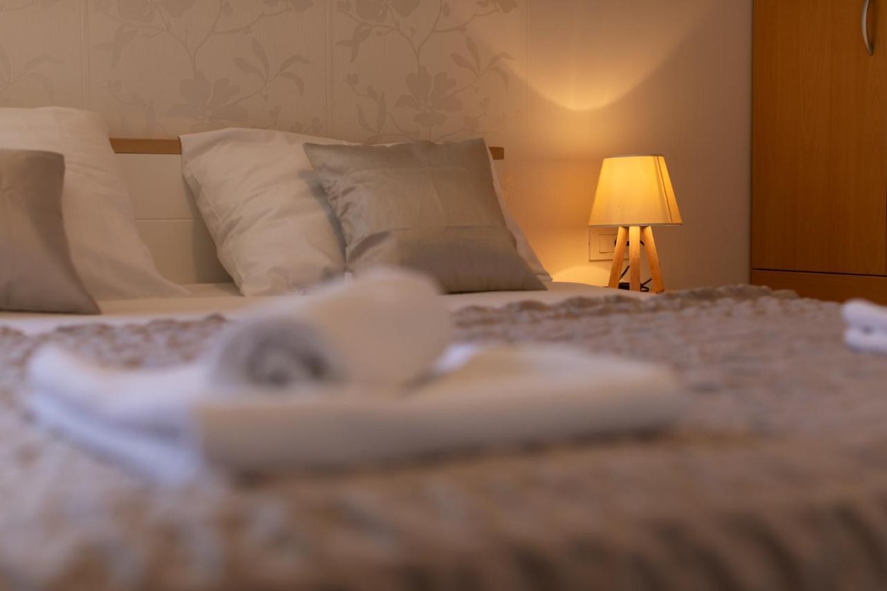 Apartments Villa Carica B&B Міміце Екстер'єр фото