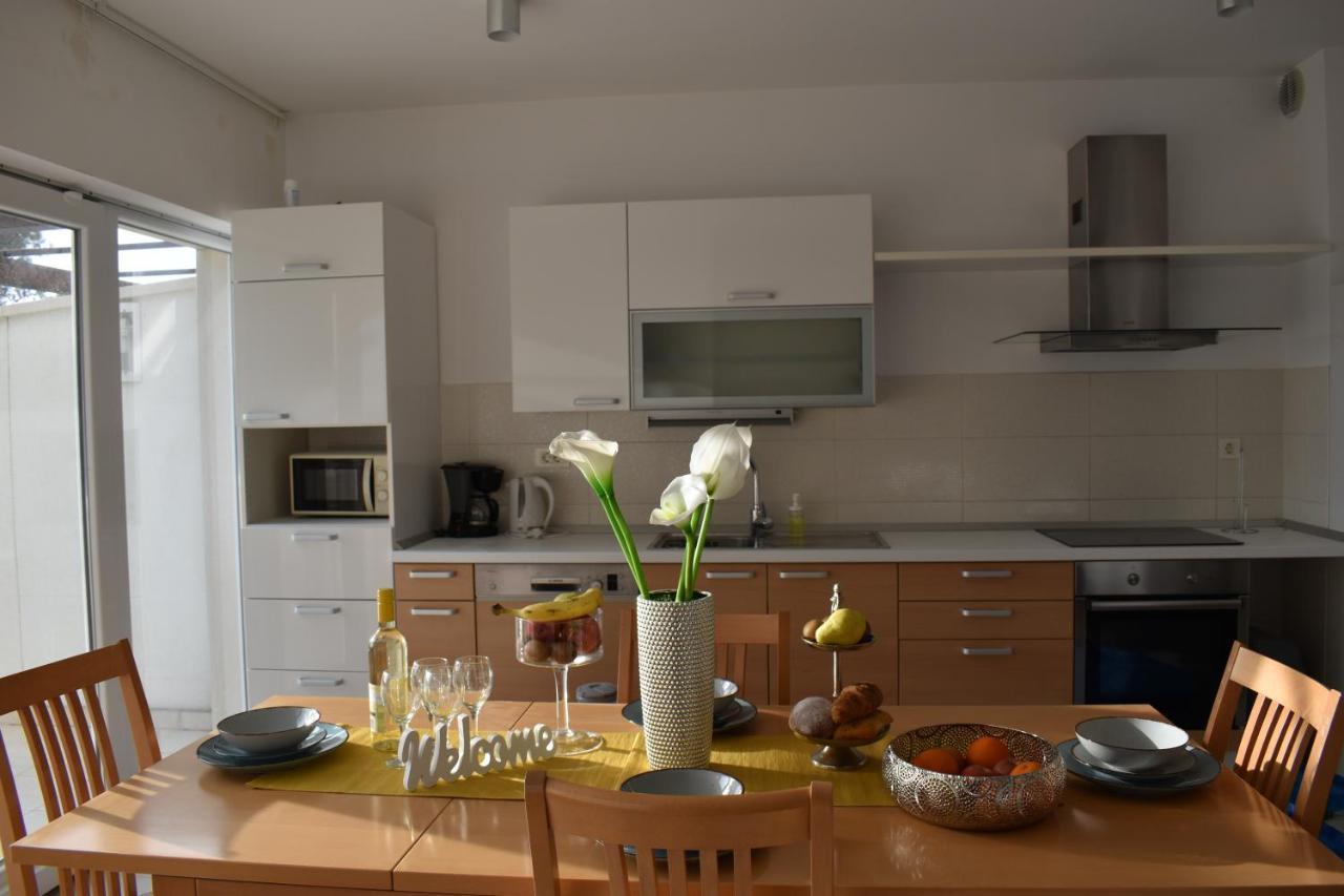 Apartments Villa Carica B&B Міміце Екстер'єр фото